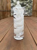 Kosta Boda Atoll Kandelaar - Wit Swirl, Huis en Inrichting, Overige materialen, Wit, Ophalen of Verzenden, Zo goed als nieuw