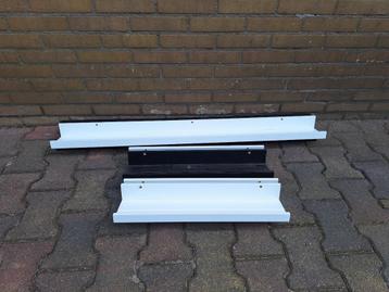 ikea plankjes, groot en klein, wit en zwart beschikbaar voor biedingen