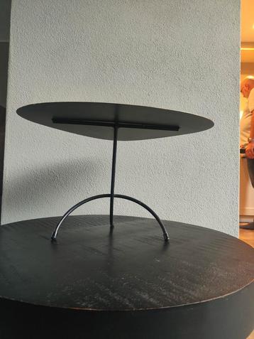 Goudkleurig Bijzettafeltje - Organische Vorm beschikbaar voor biedingen