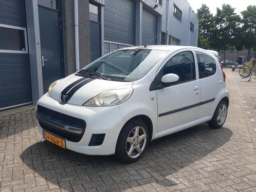 Peugeot 107 uit 2010 Wit met spoiler en geluidssysteem, Auto's, Peugeot, Particulier, ABS, Airbags, Airconditioning, Bluetooth