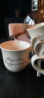 RM mokken cappucino FEESTDAGEN, Huis en Inrichting, Ophalen of Verzenden, Aardewerk, Overige stijlen, Kop(pen) en/of Schotel(s)