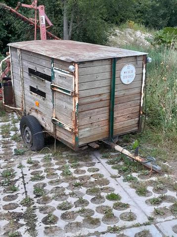 Veekar (voormalig kippenhok) beschikbaar voor biedingen