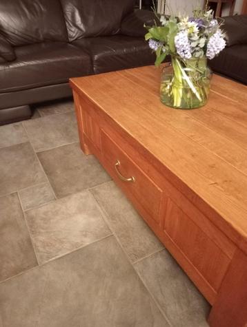 salontafel/ eetkamertafel massief eiken beschikbaar voor biedingen