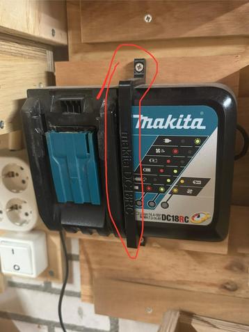 Beugel voor wandmontage van Makita DC18RC snellader beschikbaar voor biedingen