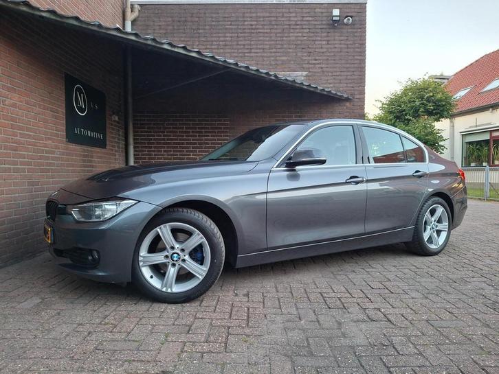 BMW 3-serie 316i Upgrade Edition136PK Navigatie / Xenon / Le, Auto's, BMW, Bedrijf, Te koop, 3-Serie, ABS, Airbags, Airconditioning
