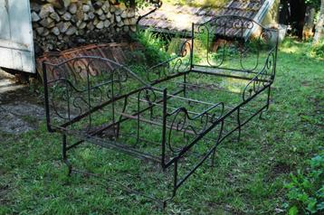 Antiek Bed Brocante Smeedijzer Vintage Frankrijk  beschikbaar voor biedingen