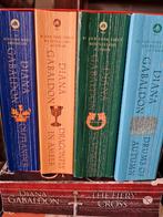 Diana Gabaldon de hele box met 4 delen + the fiere cross, Ophalen of Verzenden, Zo goed als nieuw