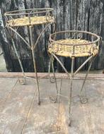 2 brocante plantentafeltjes metaal met riet, Antiek en Kunst, Ophalen of Verzenden