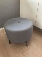 Ronde poef grijs 54 cm breed, Huis en Inrichting, Banken | Voetenbanken en Poefen, Ophalen, Rond, Zo goed als nieuw, Stof