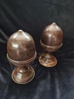 2 metalen eikels, Ophalen of Verzenden