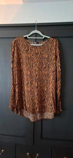 Satijnlook blouse van &Co Wonen.

Maat XXL., Zwart, Maat 46/48 (XL) of groter, &Co Woman, Ophalen of Verzenden