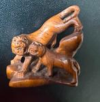 Houten Netsuke van een tijger met jong, Ophalen of Verzenden