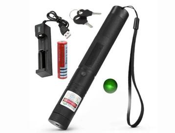 Nieuwe krachtige laser laserpointer met batterij en oplader. beschikbaar voor biedingen