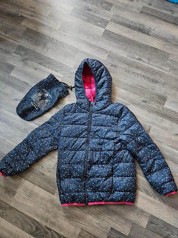 Gewatteerde jas 134/140 - Donkerblauw met hartjes, Kinderen en Baby's, Kinderkleding | Maat 140, Gebruikt, Meisje, Jas, Ophalen