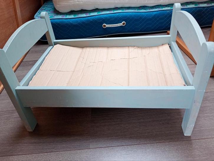 lichtblauw babybedje, Kinderen en Baby's, Speelgoed | Houten speelgoed, Gebruikt, Overige typen, Ophalen