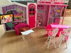 Barbie huis / koffer met 10 barbies, Kinderen en Baby's, Speelgoed | Poppenhuizen, Ophalen of Verzenden, Zo goed als nieuw