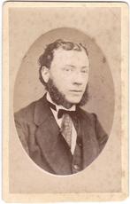 CDV dun karton - Man Baard Das - Ovaal Relief Foto, Gebruikt, Foto, Ophalen of Verzenden, Voor 1940
