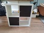 Ikea kallax kast wit met 2 zwarte deurtjes, Huis en Inrichting, Kasten | Boekenkasten, Ophalen, Zo goed als nieuw, 25 tot 50 cm