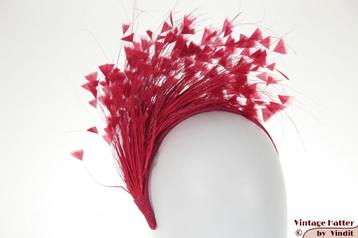 Fascinator Whiteley rood sisal met veren op diadeem nieuw beschikbaar voor biedingen
