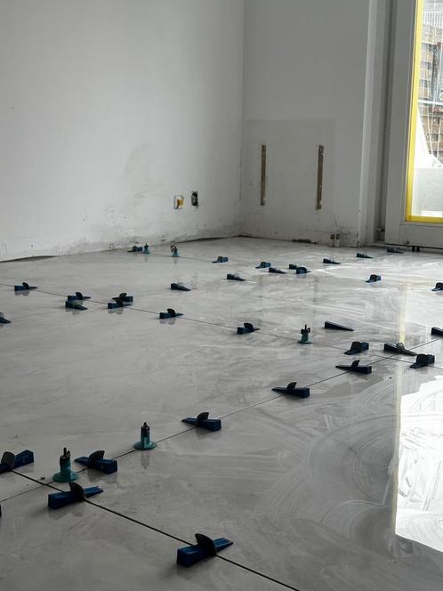 Tegels leggen in de keuken en badkamer, Huis en Inrichting, Badkamer | Complete badkamers, Ophalen of Verzenden