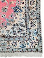 Handmade Persian wool Naïn carpet medallion pink 160x251cm, Persian Perzisch vintage oosters hype, Crème, 150 tot 200 cm, 200 cm of meer