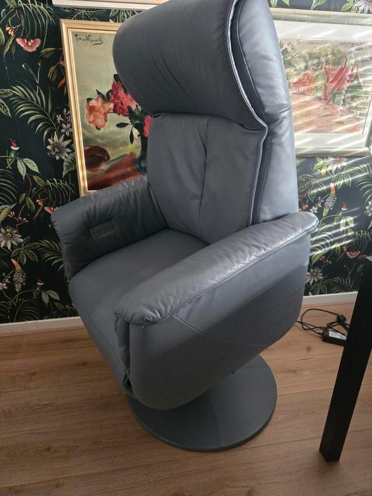 Seniorenstoel Prominent leder Alle opties nieuwstaat, Huis en Inrichting, Fauteuils, Zo goed als nieuw, Ophalen