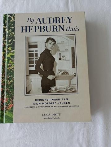 BIJ AUDREY HEPBURN THUIS + biografie beschikbaar voor biedingen