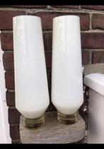 Twee identieke vazen van opaline glas ong 30,5 cm hoog, Ophalen of Verzenden, Zo goed als nieuw, Glas