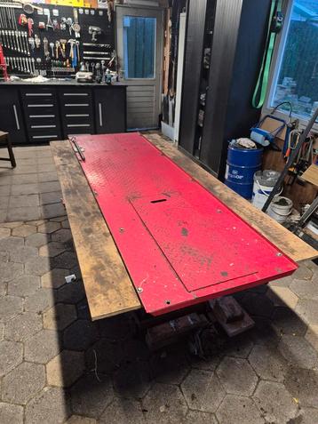 Motorheftafel / Werkbank HBM 450. Lucht en voetpomp. beschikbaar voor biedingen