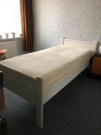 Mooi, wit seniorenbed met Auping spiraal, Huis en Inrichting, Slaapkamer | Bedden, Ophalen, 90 cm, Eenpersoons, Wit