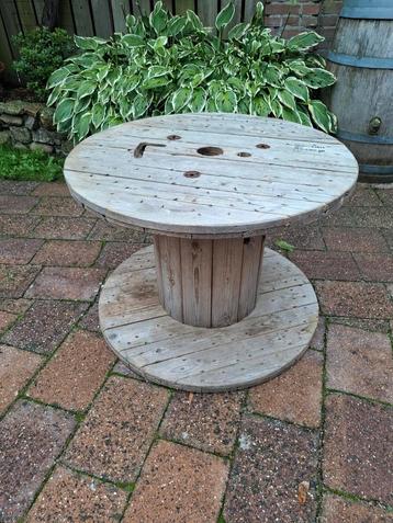 Houten haspel/ tuintafel beschikbaar voor biedingen