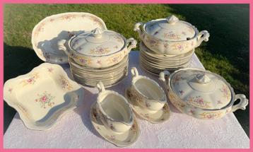 Brocant eetservies dinerservies servies Kerst borden beschikbaar voor biedingen