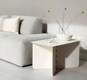 Puik Hinge bijzettafel large beige beschikbaar voor biedingen