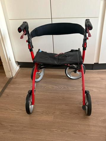 Rode rollator beschikbaar voor biedingen