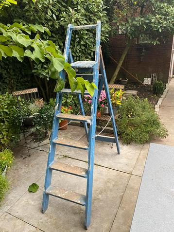 Blauwe Trap /werktrap- Vintage Charme beschikbaar voor biedingen