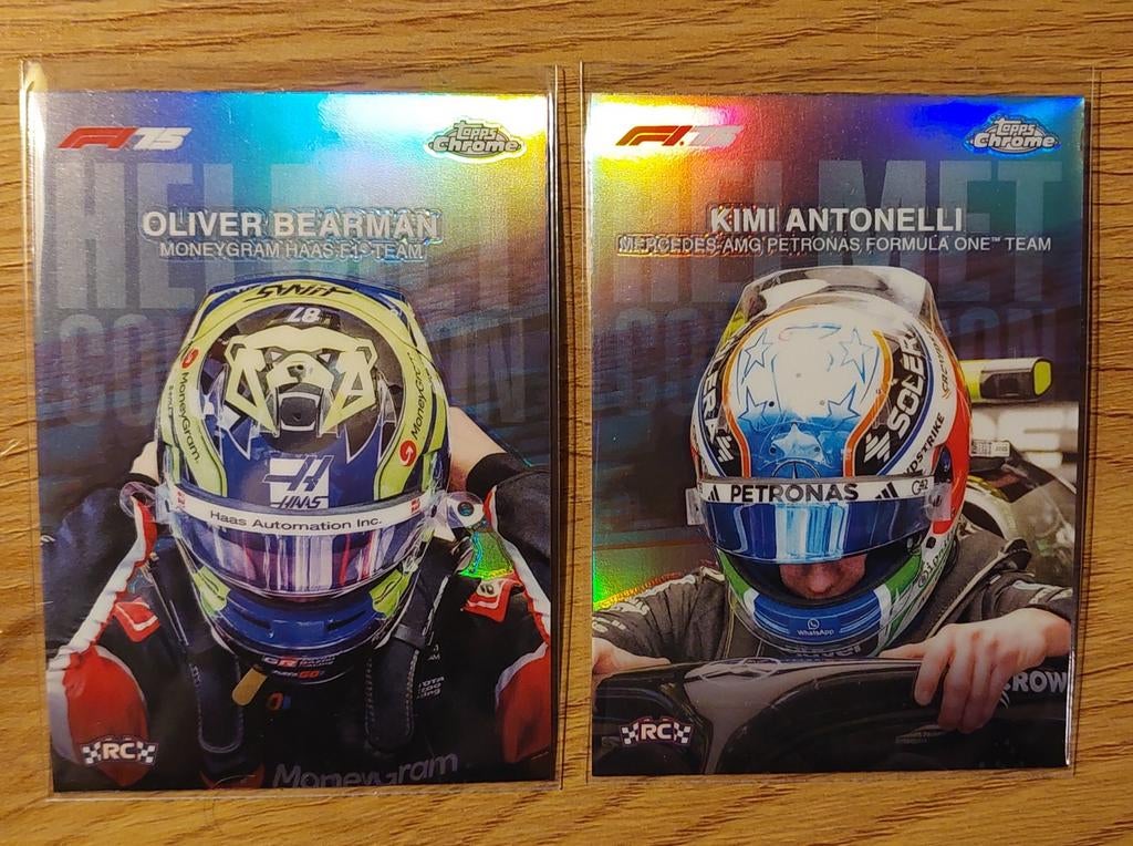 Topps Chrome F1 2025 Oliver Bearman & Kimi Antonelli Helmet, Hobby en Vrije tijd, Verzamelkaartspellen | Overige, Ophalen of Verzenden