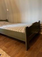Groen eenpersoonsbed met matras, lattenbodem & nachtkastje, Ophalen, Gebruikt, 90 cm, Eenpersoons