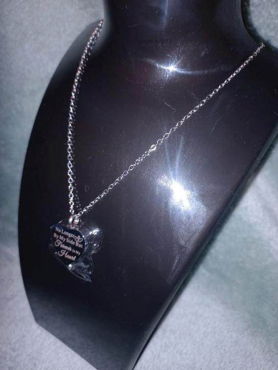 Herdenkingsketting Roestvrijstaal( Hartvorm met  tekst erop, Sieraden, Tassen en Uiterlijk, Kettingen, Nieuw, Overige materialen