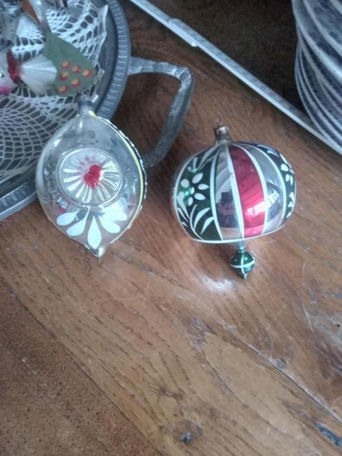 2 grotere oude glazen kerstballen 1 deuk 1 apart model, Diversen, Kerst, Gebruikt, Ophalen of Verzenden