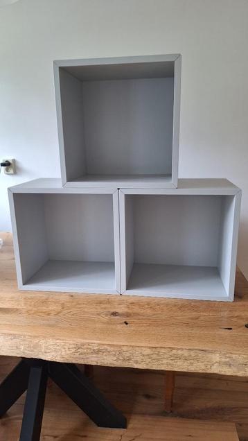 3 grijze Ikea EKET kasten beschikbaar voor biedingen