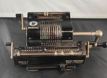 Vintage Brunsviga 13 Rekenmachine beschikbaar voor biedingen