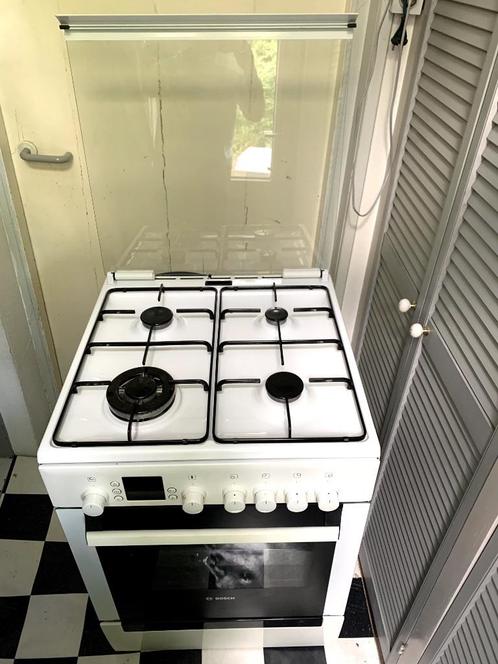 Fornuis gas met elektrische hete lucht oven. HSV744022N/10, Witgoed en Apparatuur, Fornuizen, Gebruikt, Vrijstaand, Gas, 4 kookzones