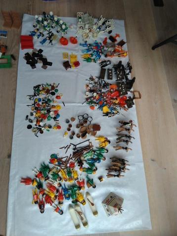 Doos met losse playmobiel beschikbaar voor biedingen