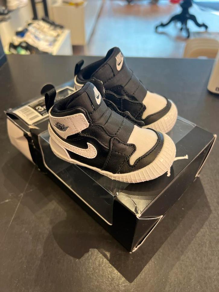 Air Jordan 1 Crib Bootie Zwart Wit - Maat 18.5, Kinderen en Baby's, Kinderkleding | Schoenen en Sokken, Nieuw, Schoenen, Jongen of Meisje
