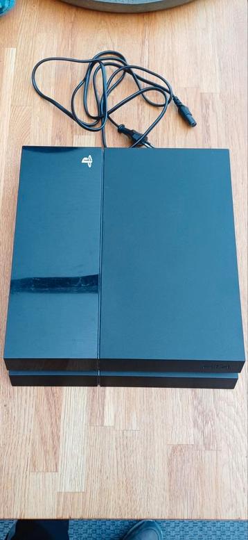 Playstation 4 met 2 controllers, oplaadstation en 2 spellen beschikbaar voor biedingen