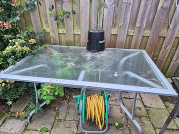 Tuintafel beschikbaar voor biedingen