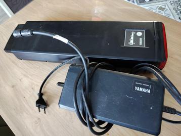 Te koop echt goede Yamaha PASB2 fiets accu met oplader. beschikbaar voor biedingen