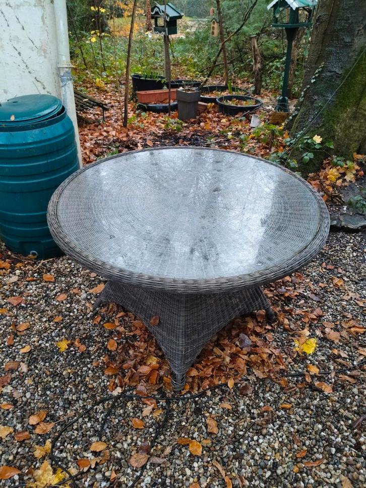 Rieten tuintafel met glazen plaat, Tuin en Terras, Tuintafels, Gebruikt, Rond, Wicker, Ophalen of Verzenden