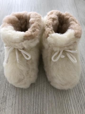 Lamswollen baby slofjes 11,5cm beschikbaar voor biedingen