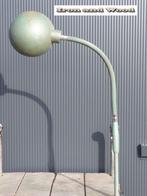 Oude industriele groene klemlamp / bureauspot - vintage, Huis en Inrichting, Gebruikt, Vintage, oud, industrieel, stoer , groen , brocante